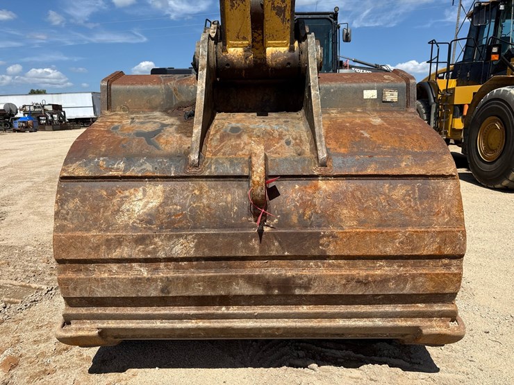 2019-caterpillar-352f-image-13