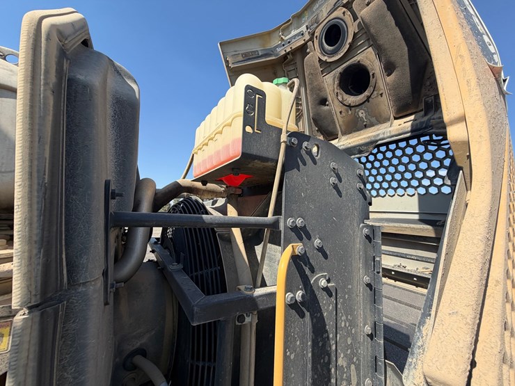 2015-caterpillar-950m-image-39