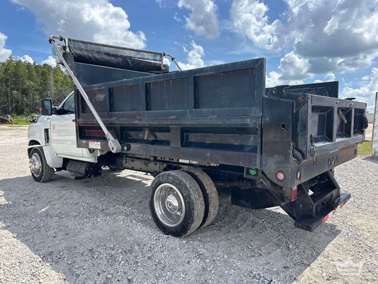 2019-international-cv515-s/a-landscape-dump-truck-image-4