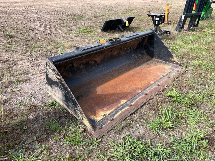 #1612-•-john-deere-skid-steer-bucket-image-3