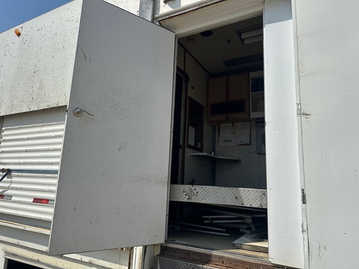 #2489-•-1990-calumet-mmt449l-lab-trailer-image-26