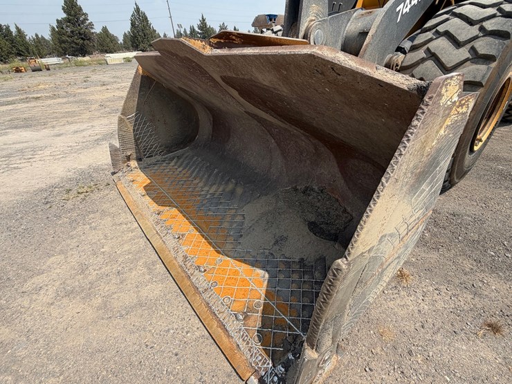 2019-deere-744k-image-14