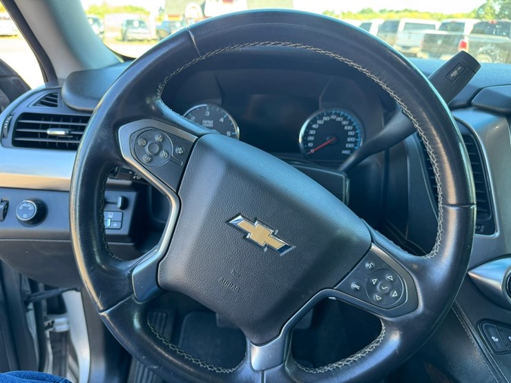 2017-chevrolet-suburban-image-31