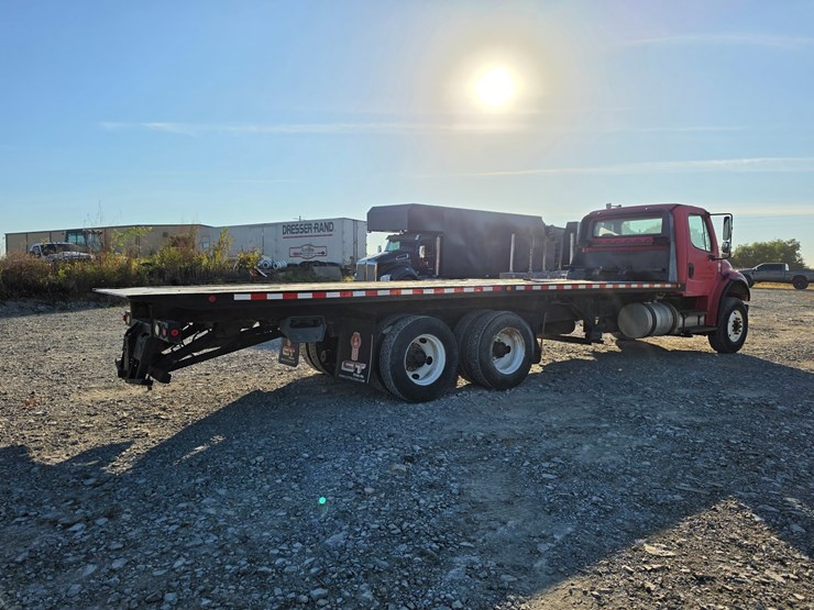 2006-freightliner-m2-106-image-14