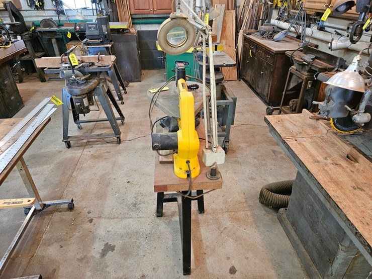 #8713-•-dewalt-scroll-saw-image-8