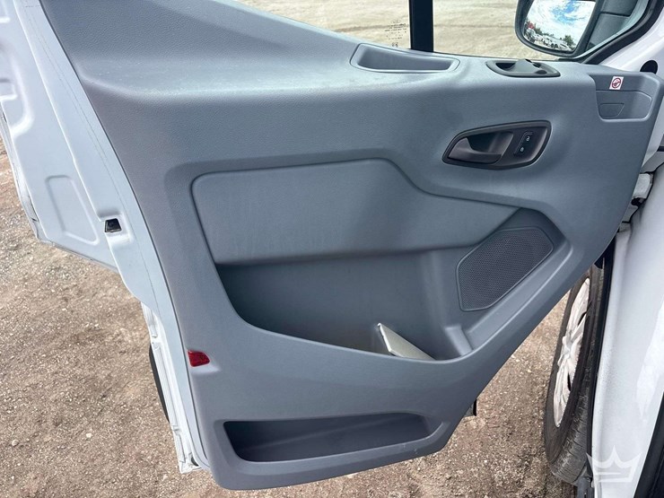 2019-ford-transit-image-10