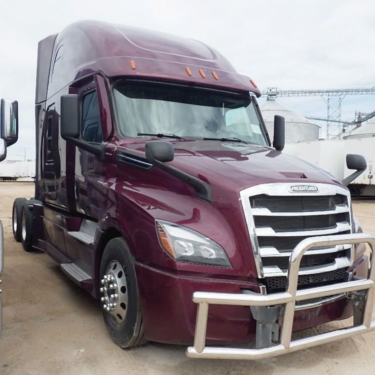 2021 FREIGHTLINER CASCADIA 126