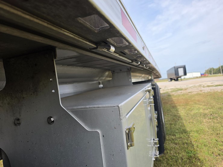 2023-fontaine-flat-bed-trailer-image-37