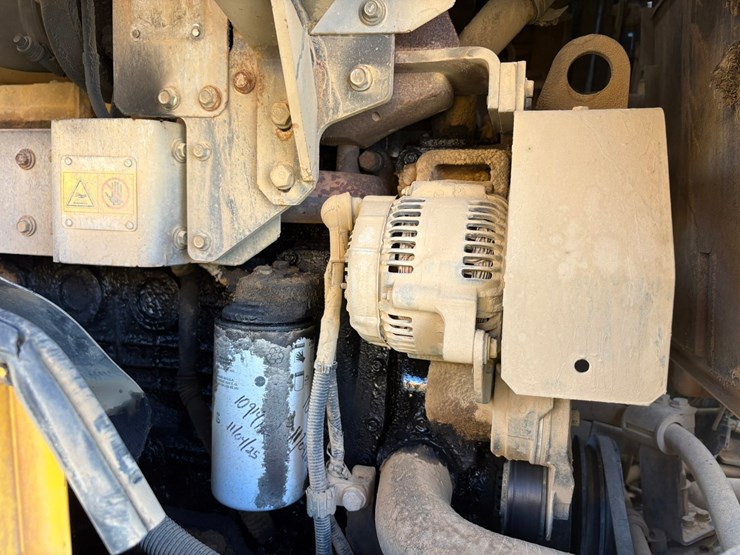 #3650-•-2011-komatsu-w380-6-wheel-loader-image-37