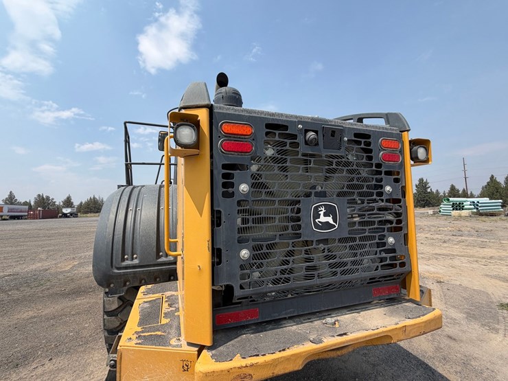 2019-deere-744k-image-54
