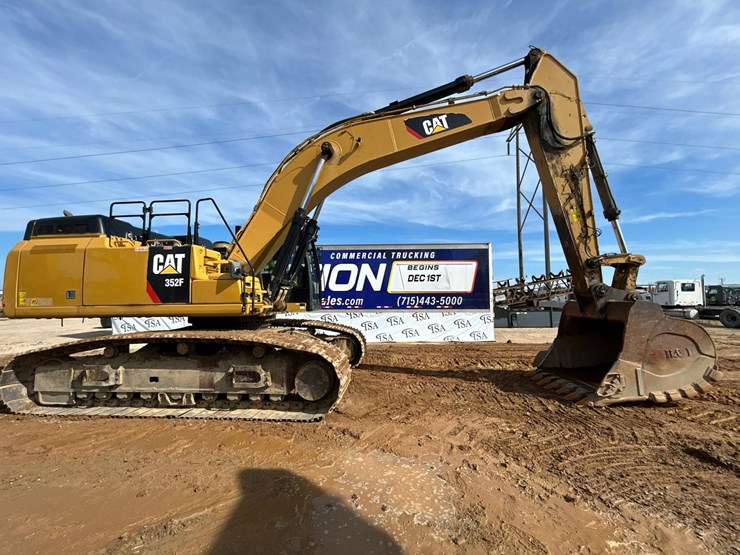2019-caterpillar-352f-image-6