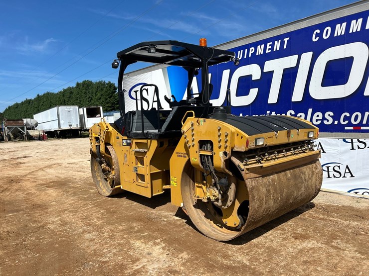 2015-caterpillar-cb66b-image-3