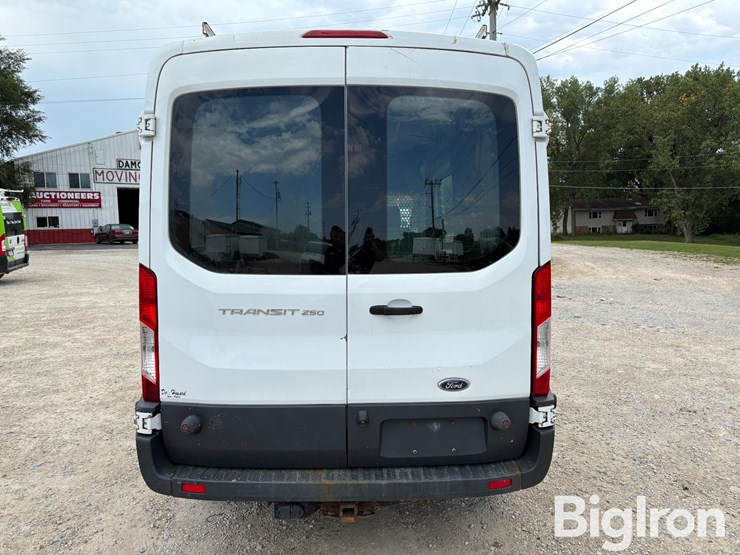 2015-ford-transit-image-6