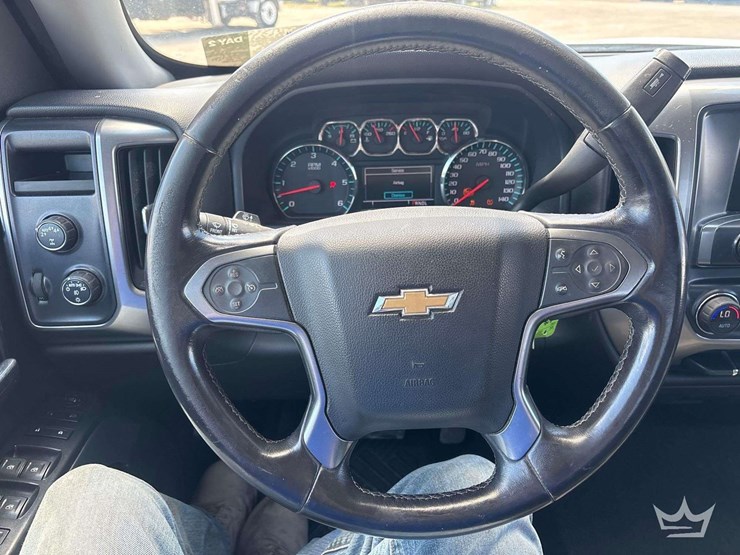 2017-chevrolet-silverado-1500-lt-image-12
