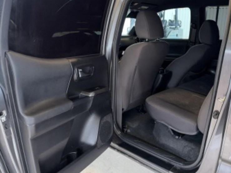 2019-toyota-tacoma-image-31