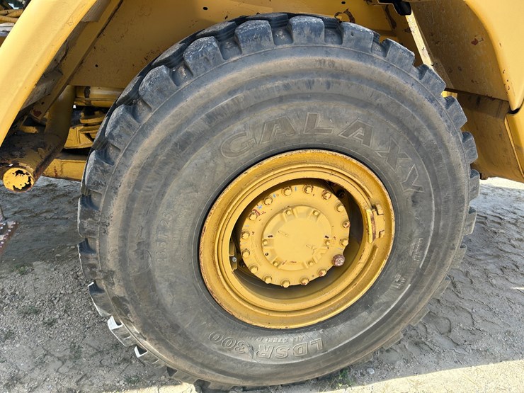 caterpillar-725-image-15