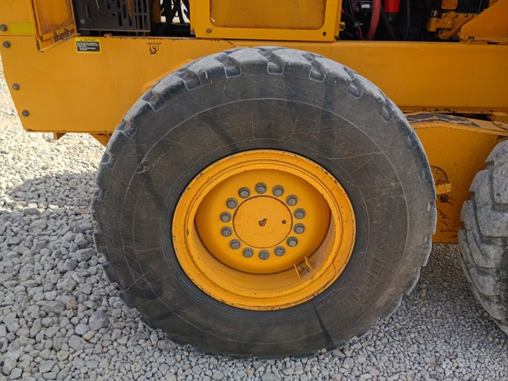 2008-deere-670d-image-97