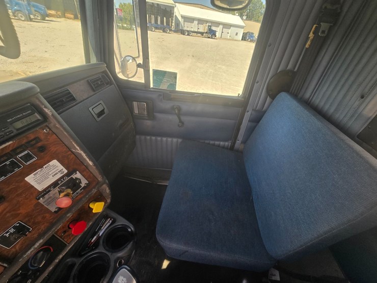 2001-kenworth-t800-image-49