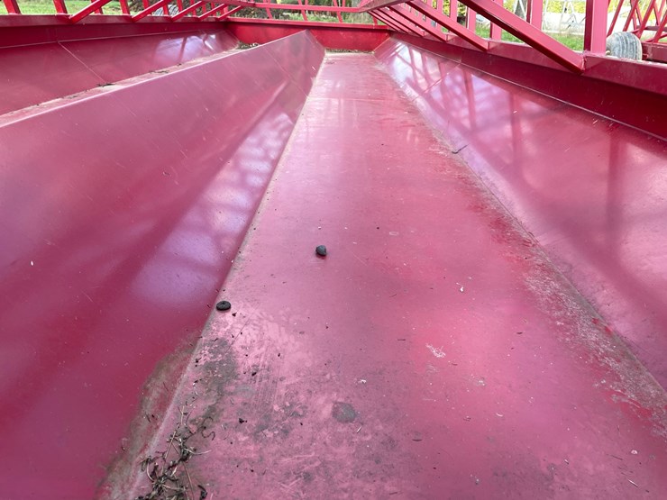 #1609-•-notch-24'-feeder-wagon-image-9