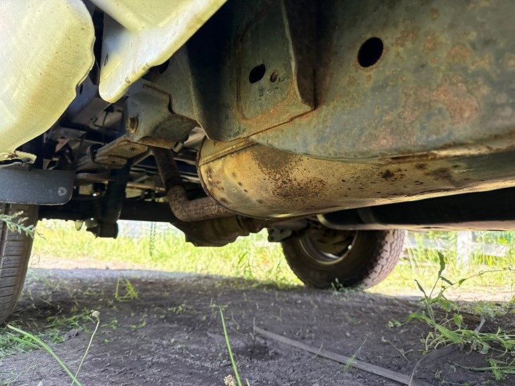#1389-•-2017-nissan-pickup-truck-image-22