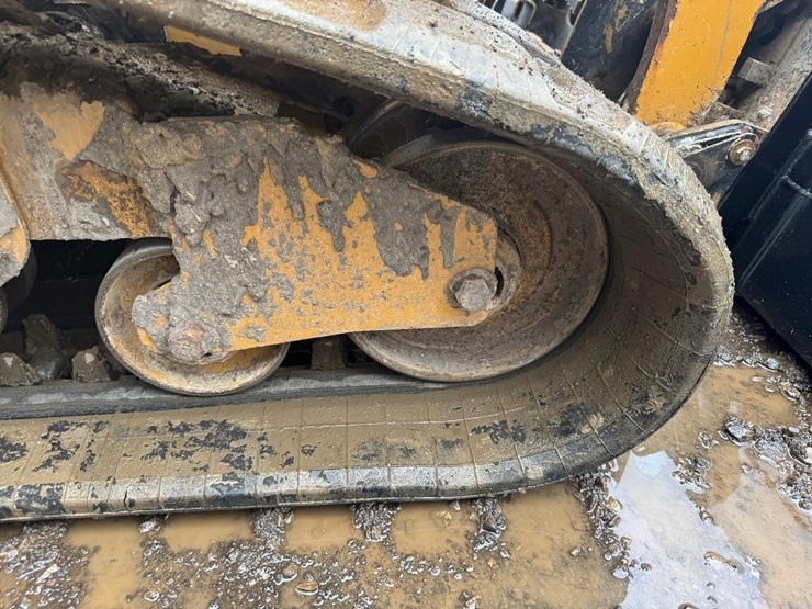 2020-caterpillar-249d-image-21