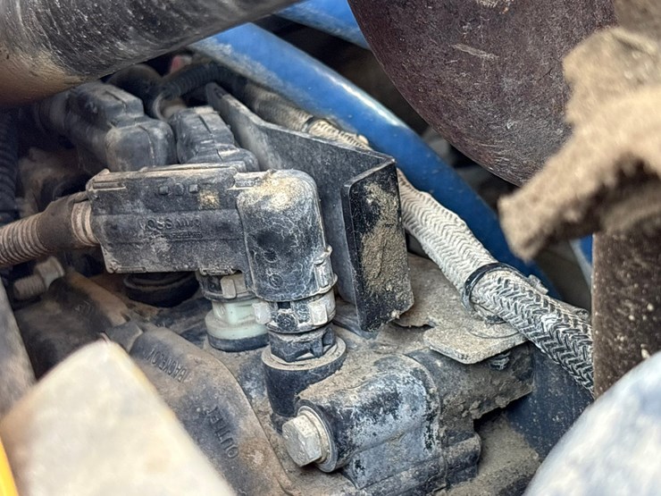 2021-deere-330g-image-37