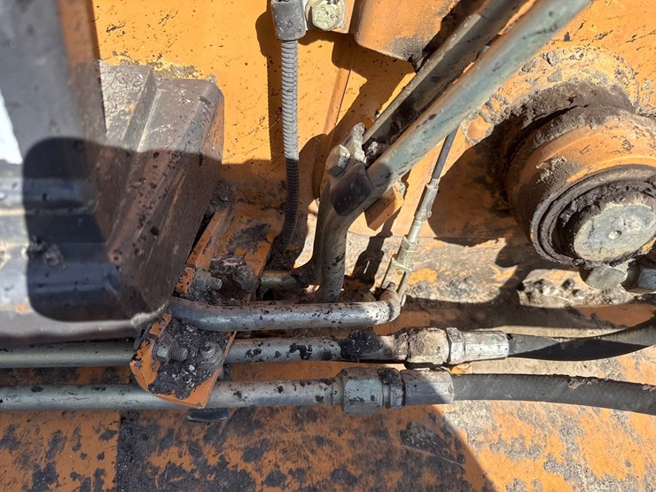 #2483-•-2009-case-570mxt-series-3-skip-loader-image-33