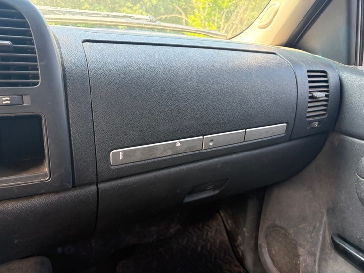 2010-chevrolet-silverado-2500-image-49