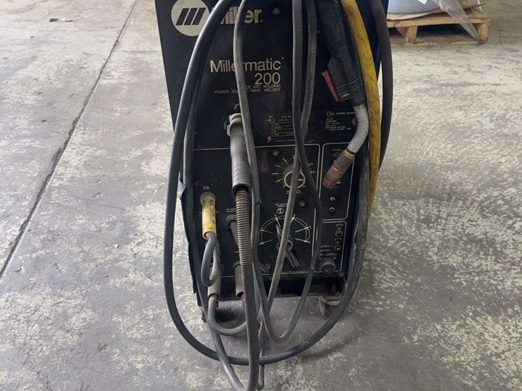millermatic-200-cv/dc-arc-welding-power-source-with-wire-feeder,-wire-feeder-needs-work,-with-leads-image-3