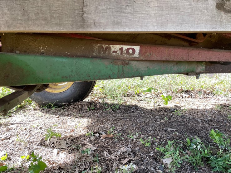 #1610-•-hydraulic-dump-wagon-on-john-deere-running-gear-image-9