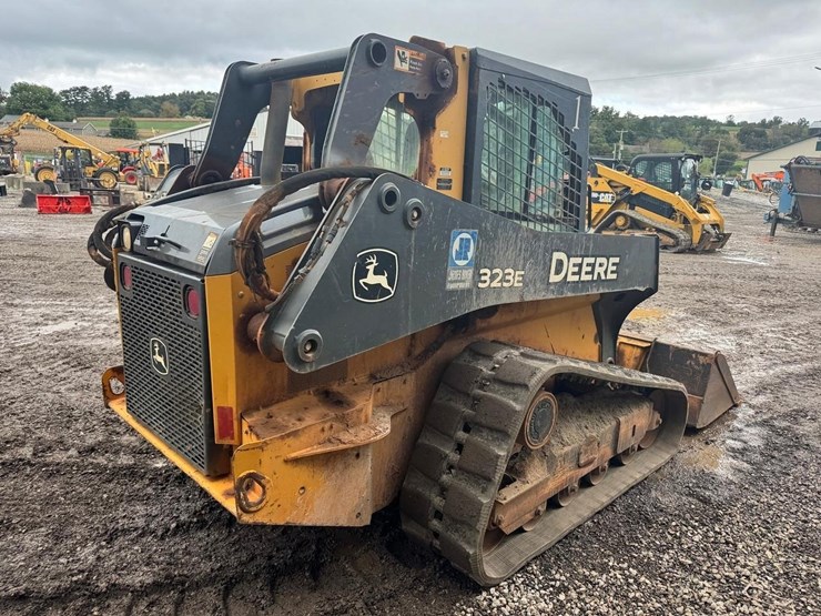 2017-deere-323e-image-6