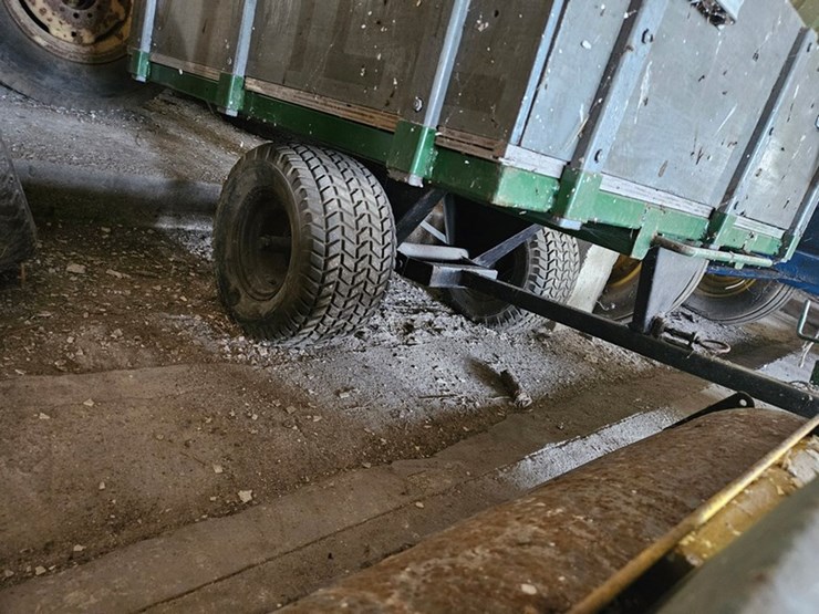 #8723-•-homemade-dump-wagon-image-2