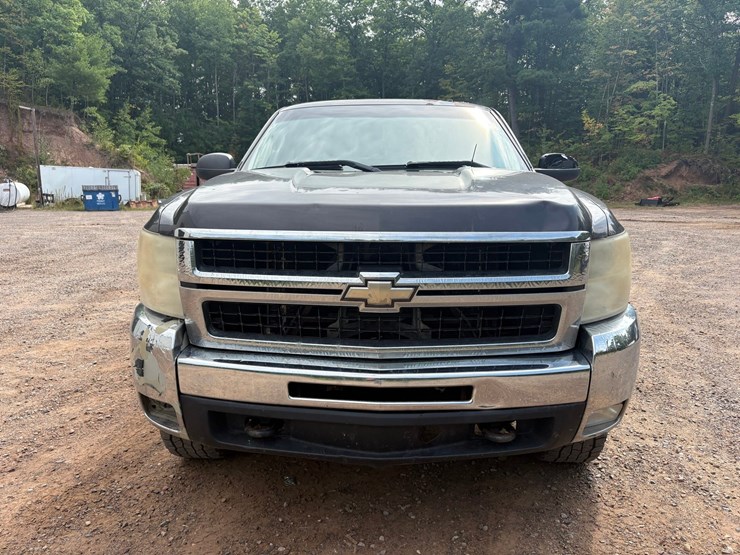 2010-chevrolet-silverado-2500-image-8