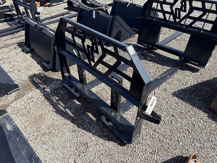#2038-•-blue-diamond-48"-skid-steer-pallet-forks-image-2