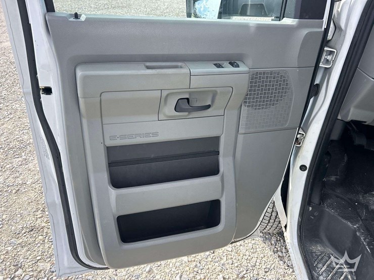 2019-ford-e350-image-15