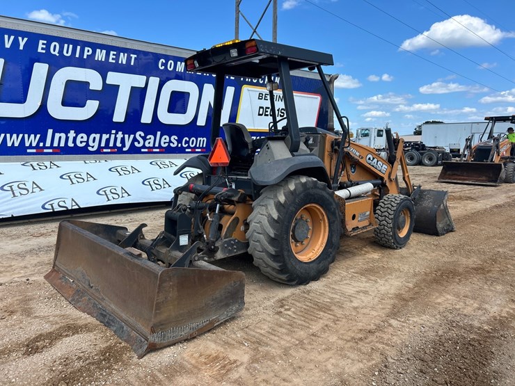 #2486-•-2015-case-570nep-skip-loader-image-5