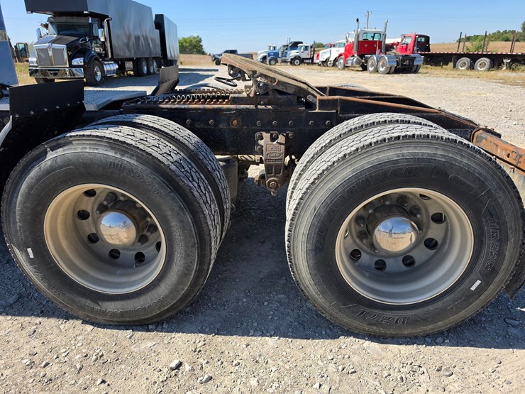 1997-peterbilt-379-image-112