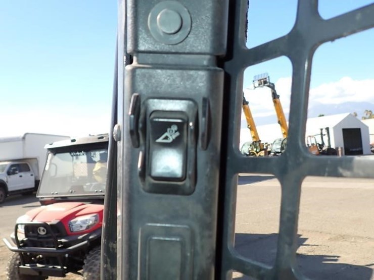 2023-bobcat-t770-image-21