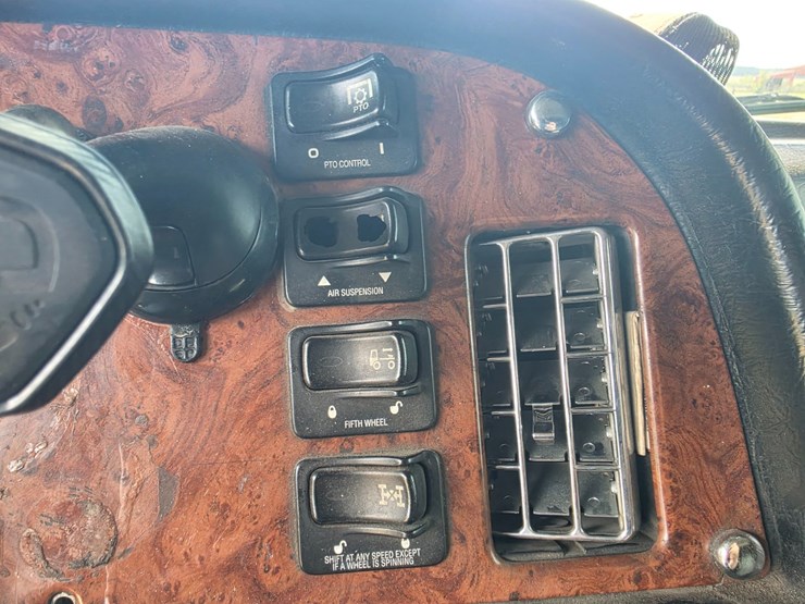 2006-peterbilt-379-image-51