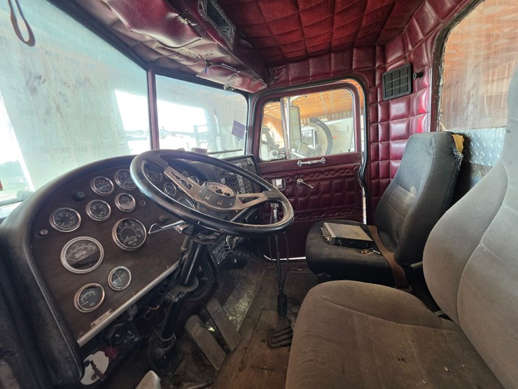 #25275-•-1980-peterbilt-359-day-cab-truck-image-26