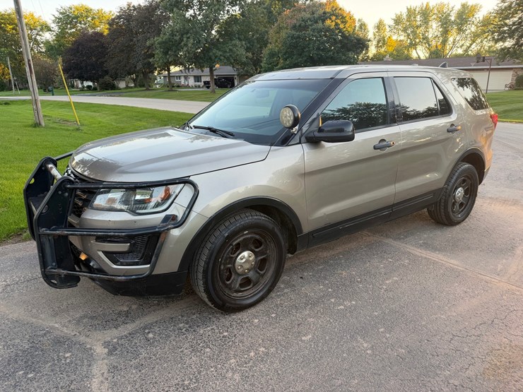 2016-ford-explorer-police-interceptor-image-1