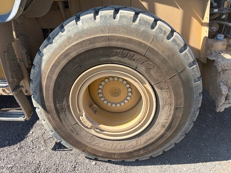 2015-caterpillar-950m-image-61