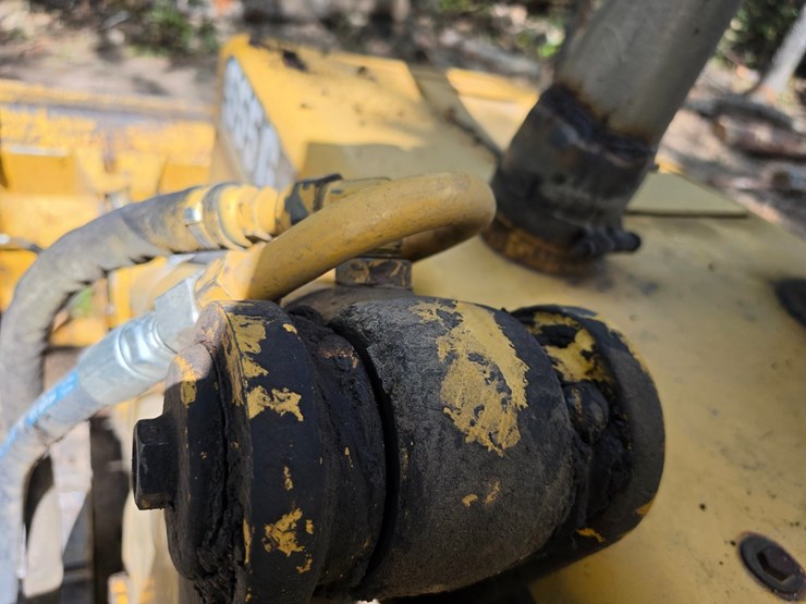 deere-555g-image-60