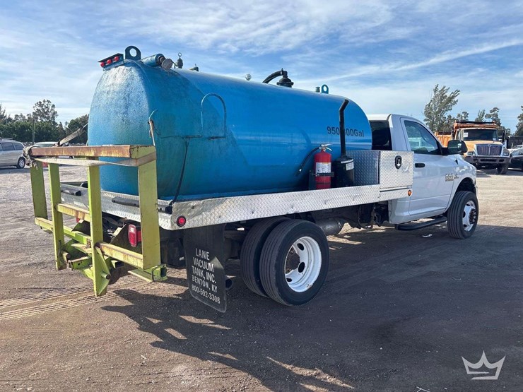 2015-ram-5500-septic-wet-vacuum-truck-image-3