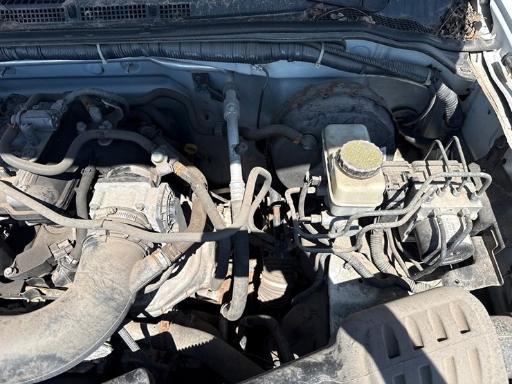 #1389-•-2017-nissan-pickup-truck-image-16