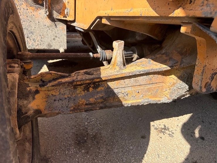 #2483-•-2009-case-570mxt-series-3-skip-loader-image-32