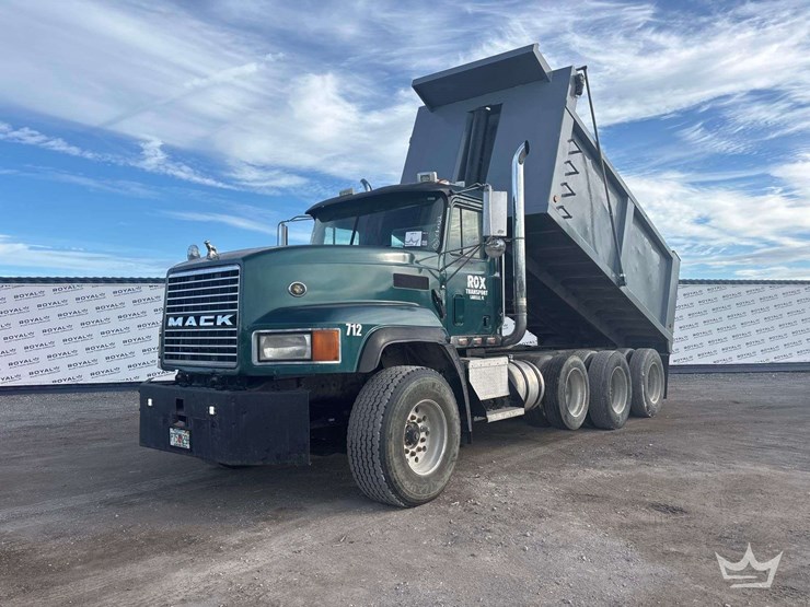 2002-mack-cl713-image-1