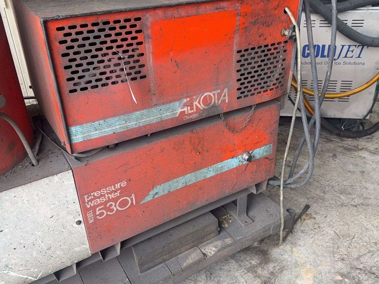 alkota-5301-pressure-washer-with-hose,-reel,-and-burner,-3-phase-hookup,-wand-with-nozzles,-does-run-image-10