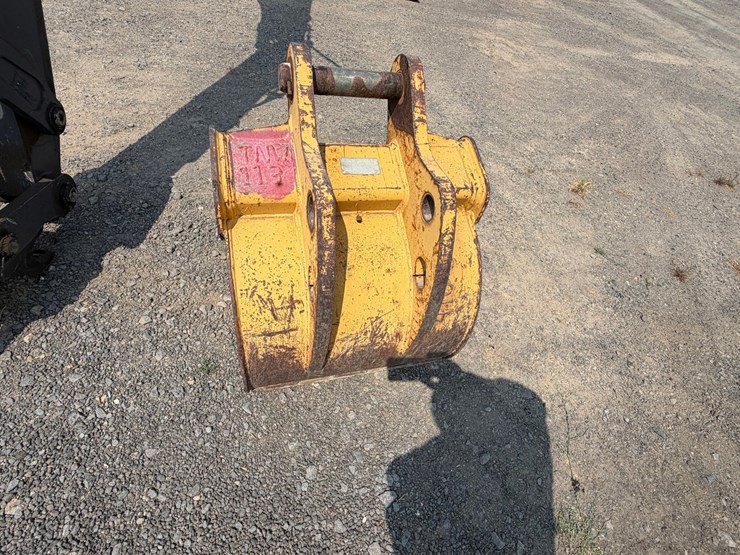2016-deere-410l-image-46