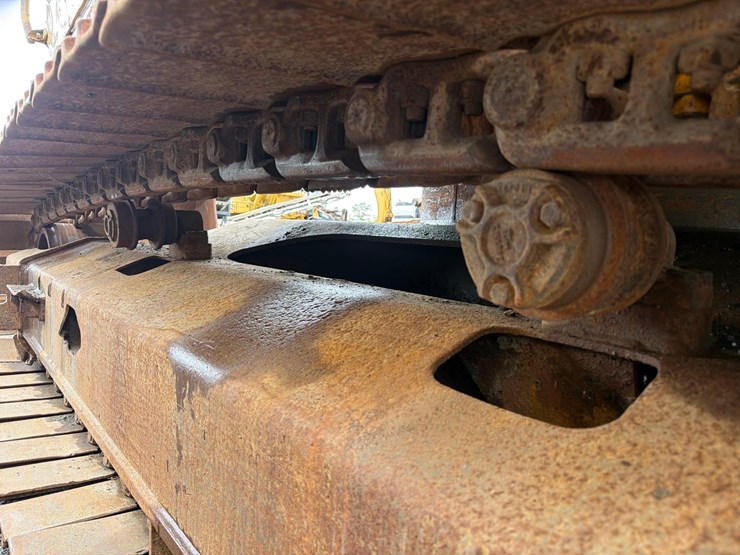 deere-200d-lc-image-10